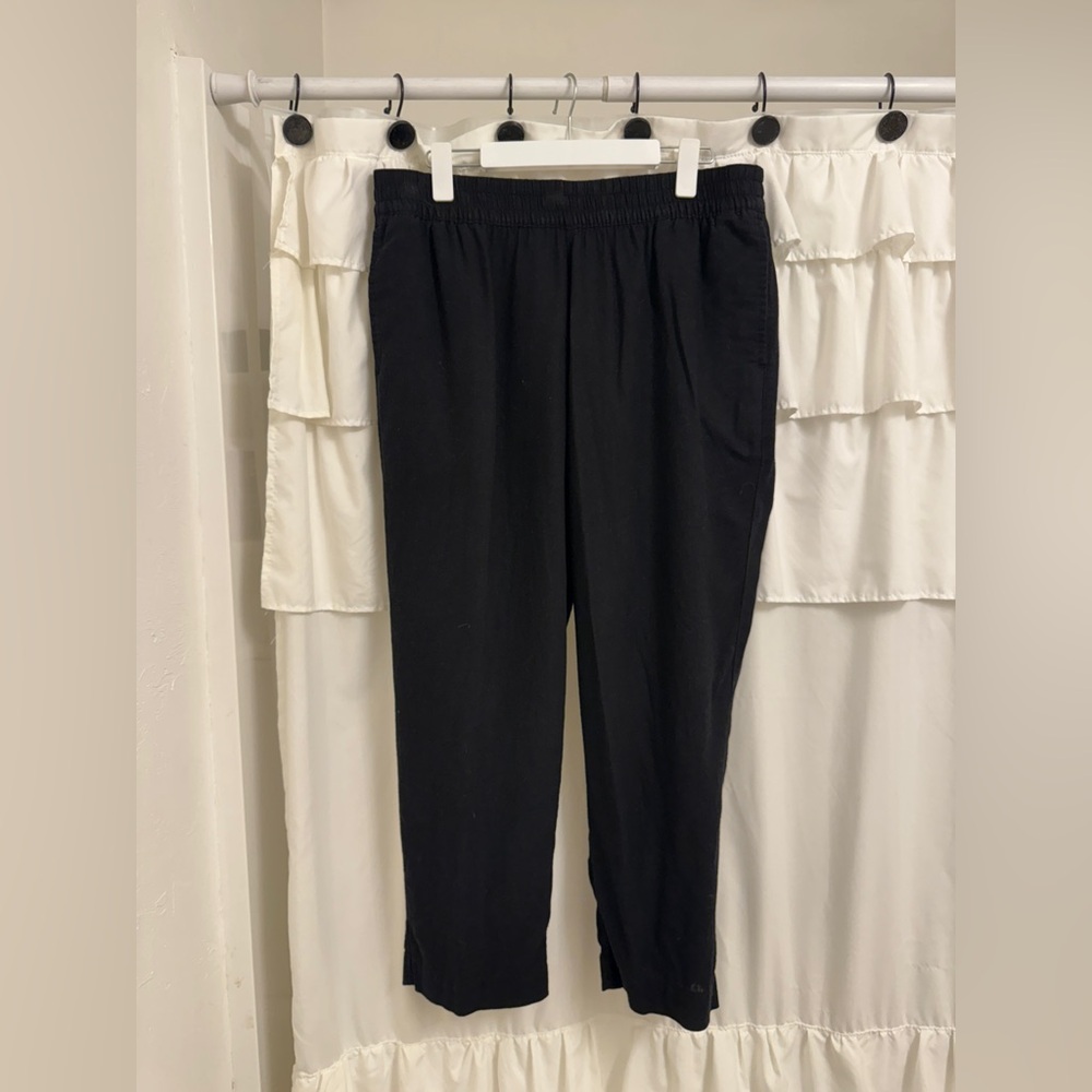 Women’s Old Navy black straight linen pants in the size large!